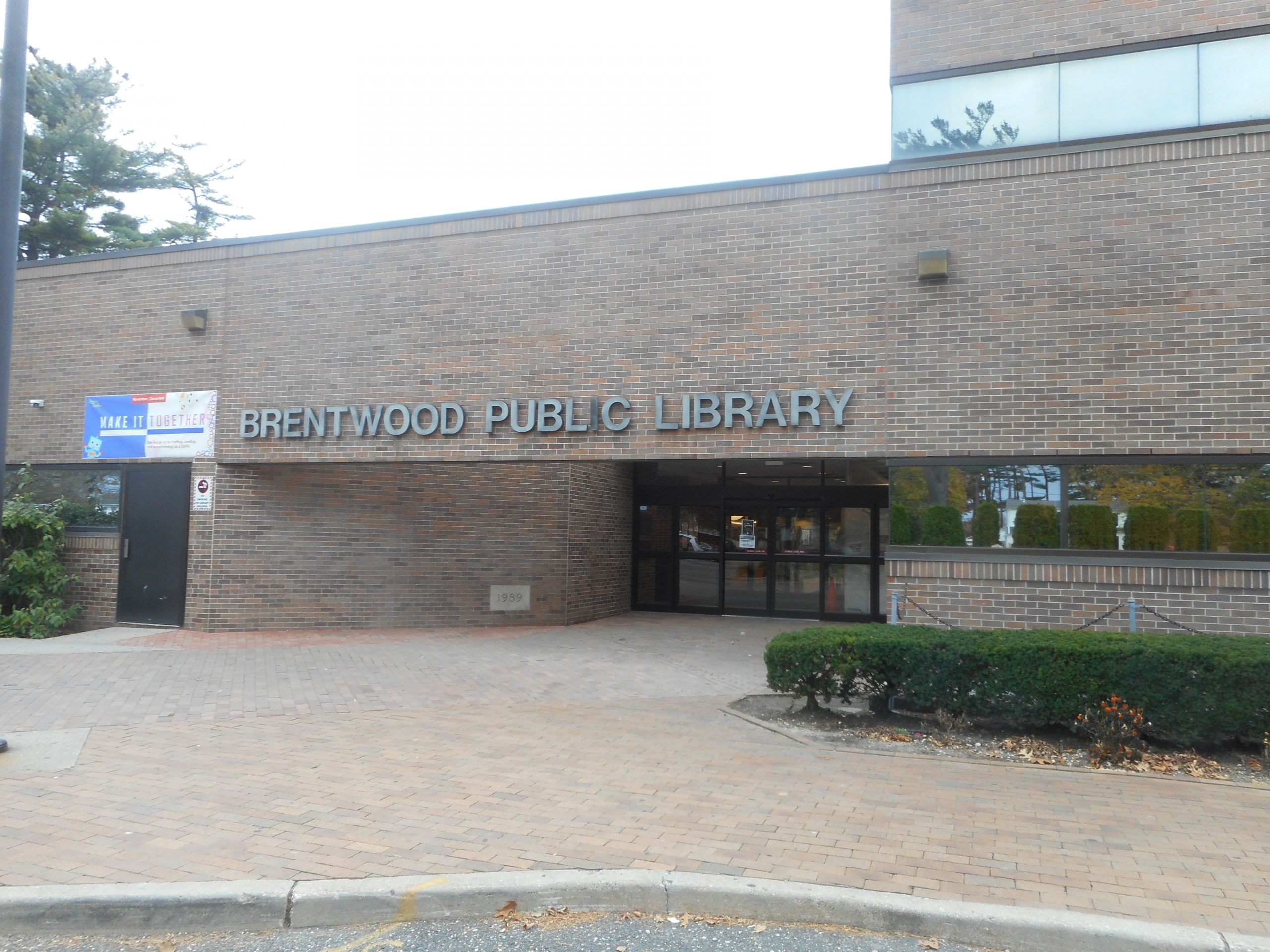 exterior of brentwood public library
